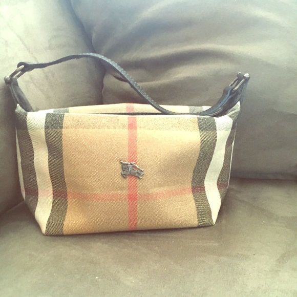 Burberry Handbags - Burberry small clutch/ bag